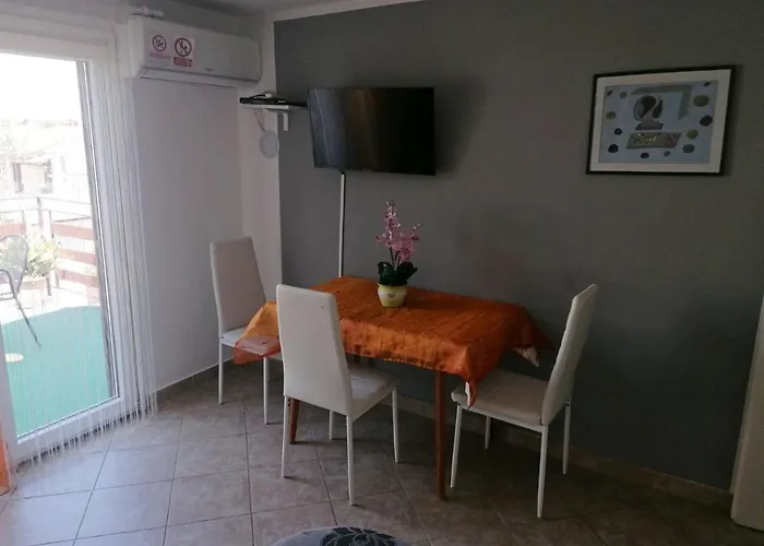 With Parking Space Dajla, Novigrad - 6935 Apartment *